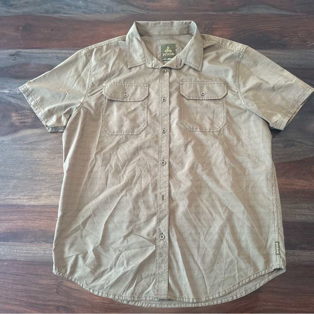 Prana Green Dress Shirt with Short Sleeves and Standard Collar